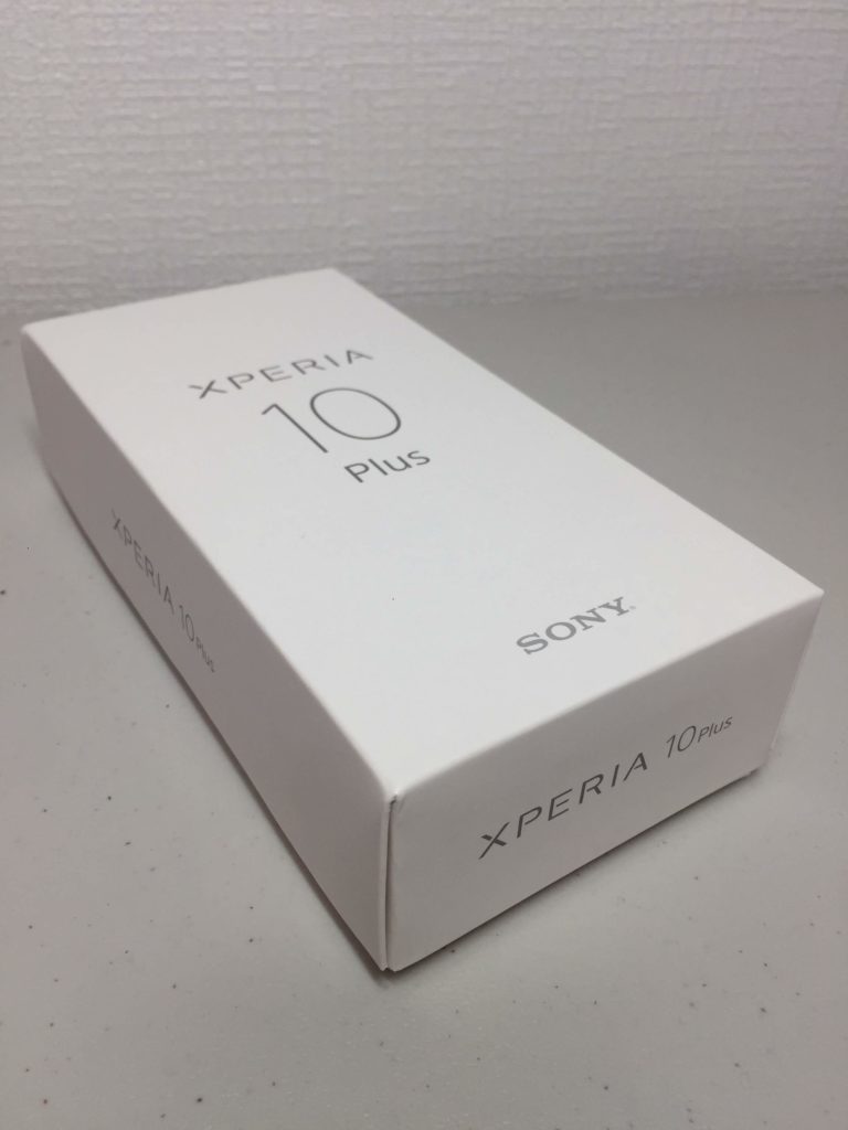 Xperia 10 Plusの箱